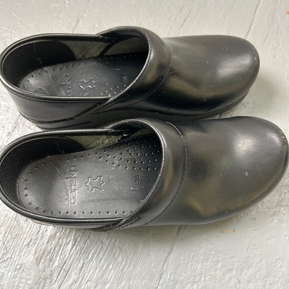 Black Dansko clogs - Picture 1 of 4